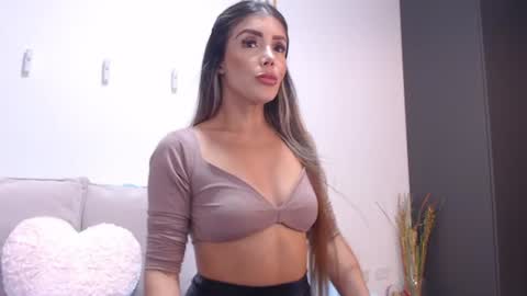 Snapshot of 01andrea_ chatting on June 2026 08:41:01 PM andre online show from June 2026 08:41:01 PM