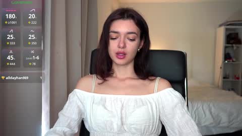 Olivia online show from November 2025 09:03:01 PM