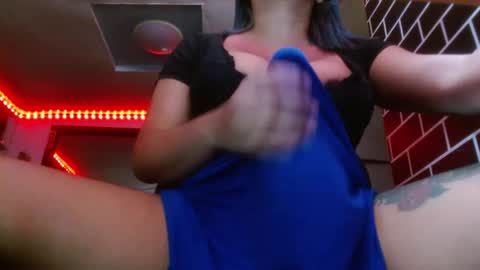 Snapshot of 11inchmonstercock4u chatting on December 2024 02:20:02 AM i am trixie im Your Selfsucking Mistress online show from December 2024 02:20:02 AM