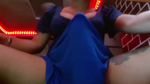Snapshot of 11inchmonstercock4u chatting on December 2024 02:48:02 AM i am trixie im Your Selfsucking Mistress online show from December 2024 02:48:02 AM