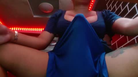 Snapshot of 11inchmonstercock4u chatting on December 2024 03:38:02 AM i am trixie im Your Selfsucking Mistress online show from December 2024 03:38:02 AM