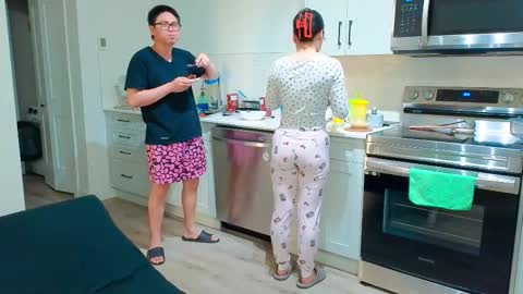 Snapshot of 18not20 chatting on February 2026 02:06:02 AM Tong Ralph online show from February 2026 02:06:02 AM