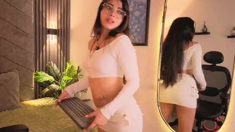 anya online show from November 2025 07:55:01 AM