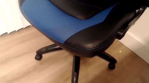 i erupt if you suck ur nipples 4 me and look at the camera while watching me online show from April 2026 12:06:02 PM