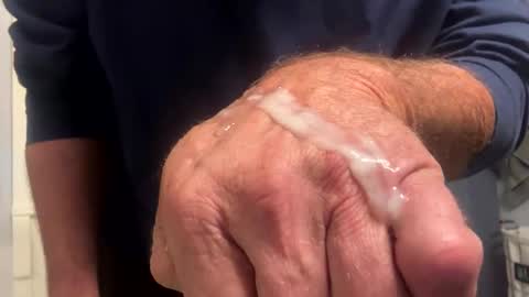 Snapshot of 1hunglo412 chatting on October 2025 12:14:01 AM 1hunglo412 online show from October 2025 12:14:01 AM