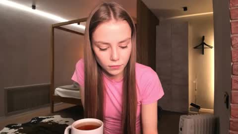 Lily 3 online show from November 2025 12:52:02 AM