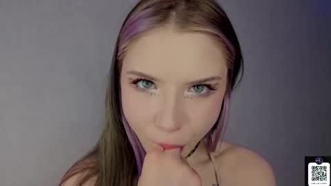 Mia online show from March 2026 01:39:02 PM