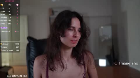 Marie online show from November 2025 06:29:02 PM