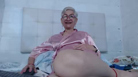 Snapshot of 1miss_monserrate chatting on January 2025 02:40:02 PM Miss Monserrate online show from January 2025 02:40:02 PM