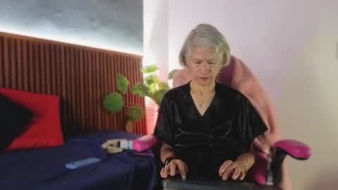 Snapshot of 1miss_monserrate chatting on February 2026 01:04:01 PM Miss Monserrate online show from February 2026 01:04:01 PM