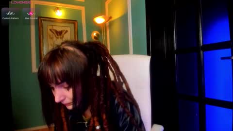 Moona  online show from November 2025 03:39:01 PM