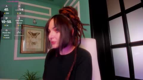 Moona  online show from December 2025 12:42:02 PM