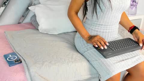 Snapshot of 1naughty_milf chatting on December 2024 01:38:02 PM Luisa online show from December 2024 01:38:02 PM