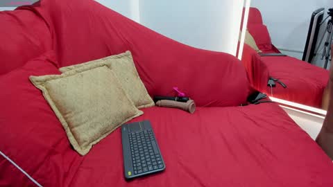 Snapshot of 1naughty_milf chatting on January 2025 10:39:01 PM Luisa online show from January 2025 10:39:01 PM