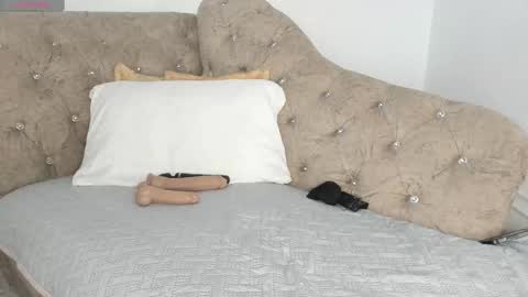 Snapshot of 1naughty_milf chatting on February 2025 07:42:02 AM Luisa online show from February 2025 07:42:02 AM