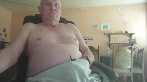 Snapshot of 29famila chatting on October 2025 11:44:02 AM 29famila online show from October 2025 11:44:02 AM