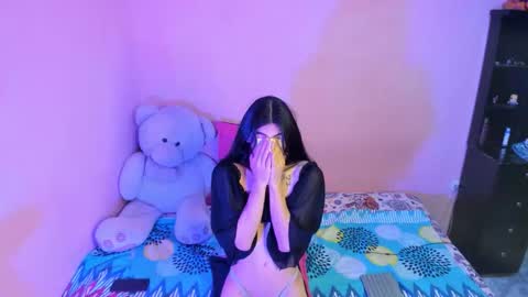 Lee lowell online show from November 2025 12:44:02 AM