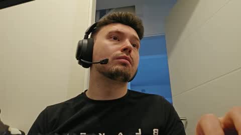 8inchdude93 online show from October 2025 09:26:01 AM