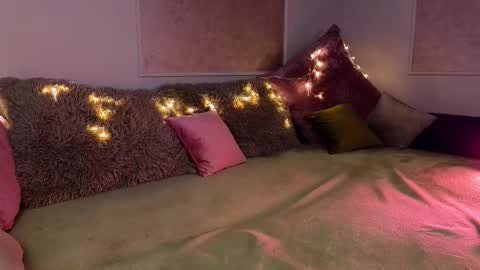 Willow online show from November 2025 09:47:01 PM