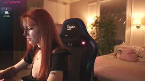 _alice_meyss_ online show from November 2025 09:31:01 AM