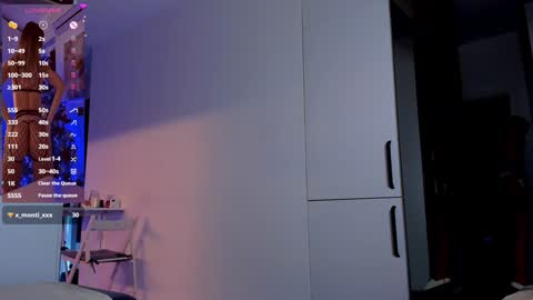 Mia online show from December 2024 01:02:01 PM