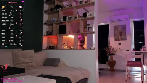 Mia online show from January 2025 01:25:02 PM