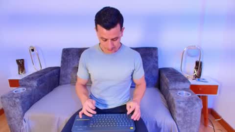 _andrewfalcon2 online show from September 2025 01:05:02 PM