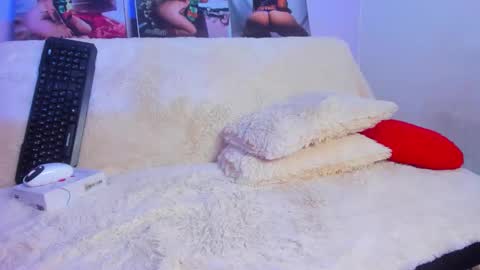 Snapshot of _angelnaugthy_ chatting on September 2025 02:01:01 AM ANGEL online show from September 2025 02:01:01 AM