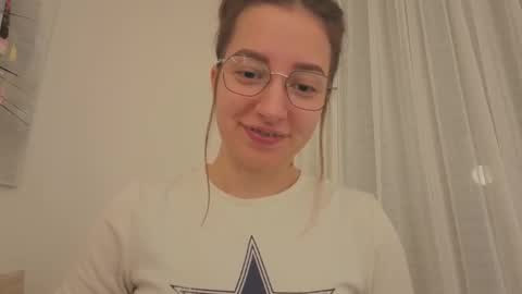 Anna online show from November 2025 10:04:02 PM