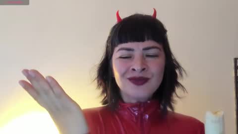 antonia online show from November 2025 08:05:01 PM