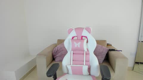    online show from February 2025 01:28:02 PM