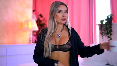 Arielle online show from November 2025 10:03:02 AM