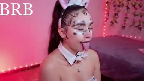 Snapshot of _ariiaa_ chatting on June 2026 01:01:01 AM Aria online show from June 2026 01:01:01 AM