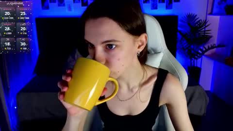 _ash_leyy_ online show from November 2025 01:33:02 AM