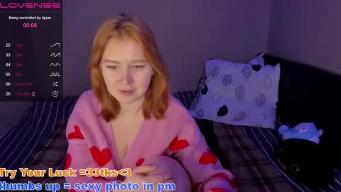 Snapshot of _aurareflection chatting on January 2025 09:57:02 PM hello im Lira online show from January 2025 09:57:02 PM