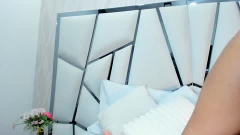 Aura online show from October 2025 02:45:02 AM