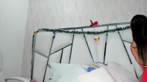 Aura online show from November 2025 03:16:01 AM