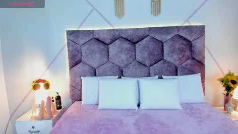 _aurora_collins_ online show from October 2025 01:28:01 PM