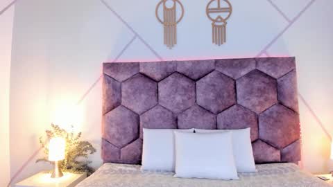 _aurora_collins_ online show from February 2026 12:34:02 PM