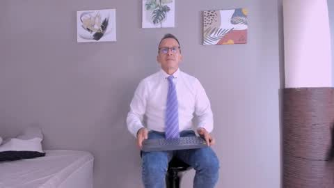 _axelking_ online show from October 2025 11:43:01 AM