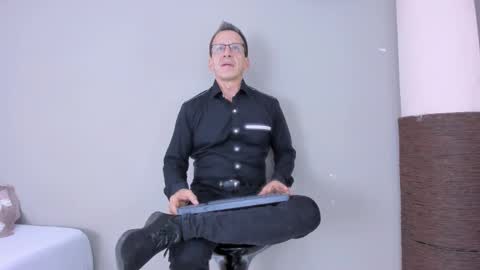 _axelking_ online show from November 2025 11:53:02 AM