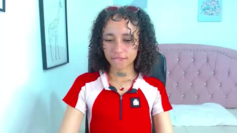 Ayelen  online show from October 2025 12:56:02 PM