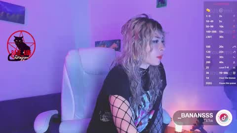 Lunita  online show from December 2025 11:20:01 PM