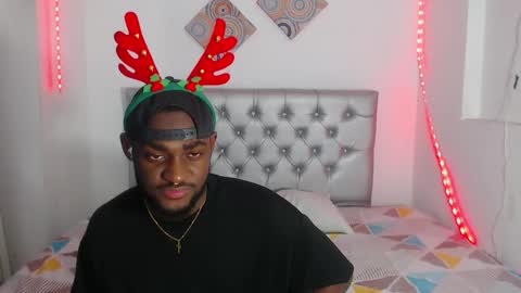 Andrew online show from December 2025 06:28:01 PM