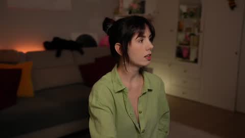 Lili online show from June 2026 06:25:02 PM