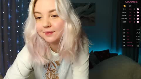 Snapshot of _blonde_barbie_ chatting on December 2024 08:17:01 PM Elizabeth online show from December 2024 08:17:01 PM