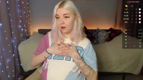 Snapshot of _blonde_barbie_ chatting on December 2024 08:49:02 PM Elizabeth online show from December 2024 08:49:02 PM