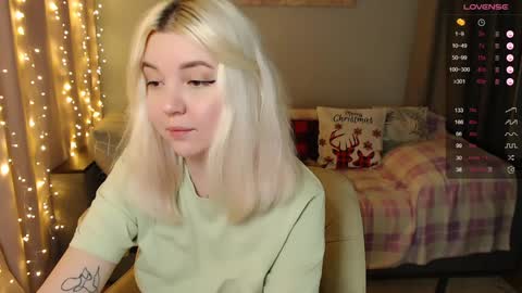 Snapshot of _blonde_barbie_ chatting on January 2025 04:48:02 PM Elizabeth online show from January 2025 04:48:02 PM