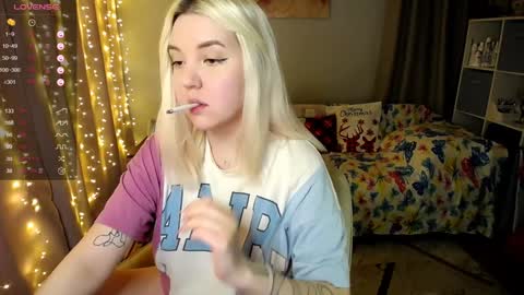 Snapshot of _blonde_barbie_ chatting on January 2025 10:11:02 AM Elizabeth online show from January 2025 10:11:02 AM