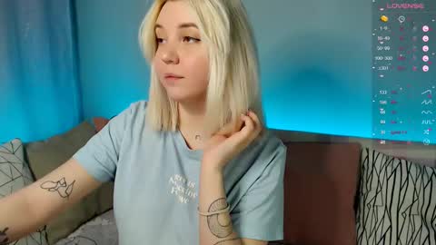 Snapshot of _blonde_barbie_ chatting on February 2025 07:42:01 PM Elizabeth online show from February 2025 07:42:01 PM